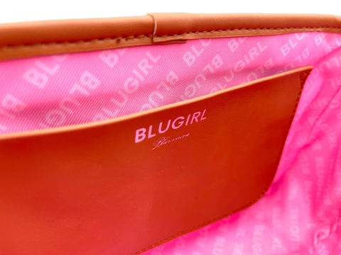 TOREBKA DAMSKA BLUGIRL BLUMARINE CROSSBODY CASTANO LISTONOSZKA BRĄZOWA TOREBKA DAMSKA BLUGIRL BLUMARINE CROSSBODY CASTANO LISTONOSZKA BRĄZOWA