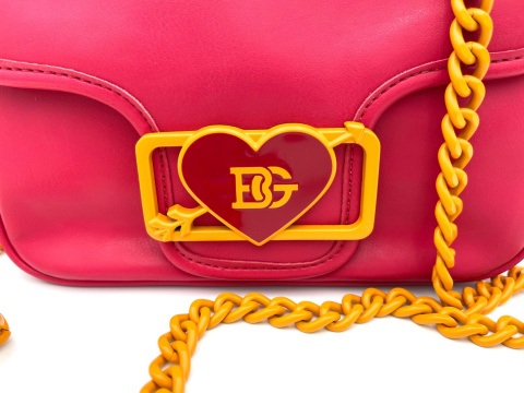 TOREBKA DAMSKA NA RAMIĘ Z ŁAŃCUSZKIEM LISTONOSZKA CZERWONABLUGIRL BLUMARINE CROSSBODY CHERRY